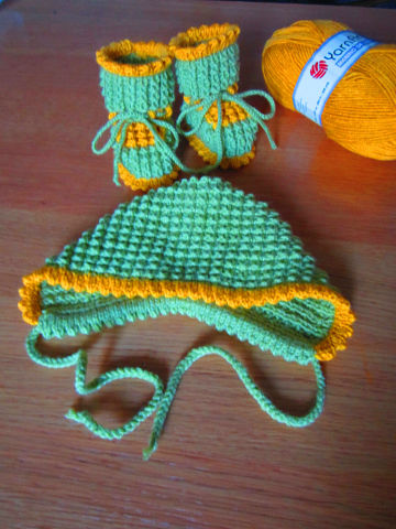 шапочки,пинеточки малышам.