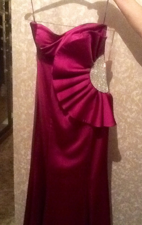 Роскошное вечернее платье в пол размер 40-42 продам с клатчем за 14000
