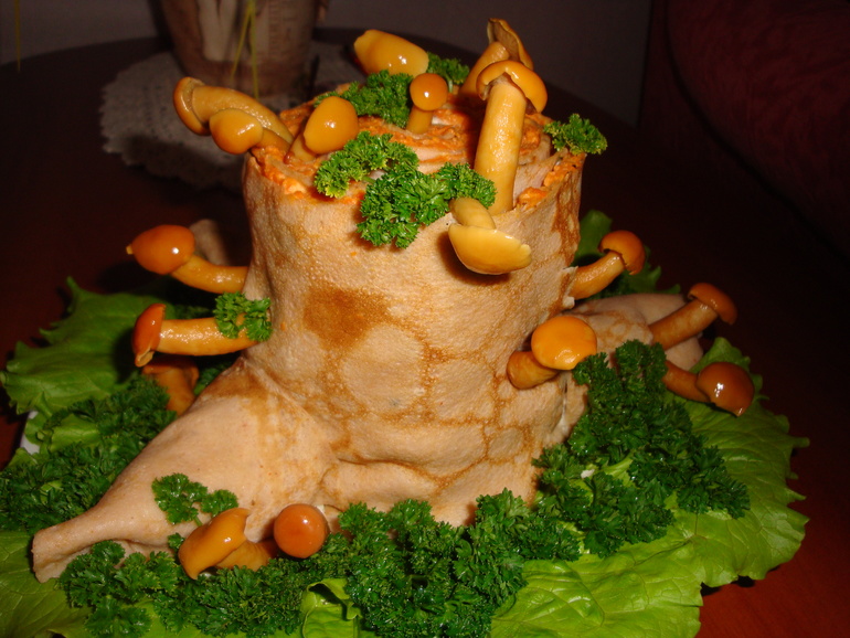 Салат с ветчиной и грибами «Пенек»