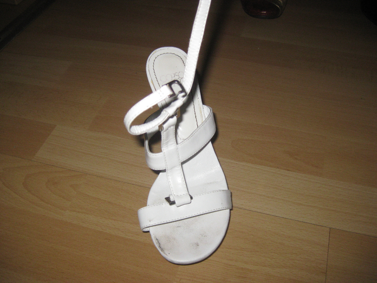 Отдам туфли 35 р-р, сумки и прокладки при недержании мочи. Самовывоз из Ново-Переделкино