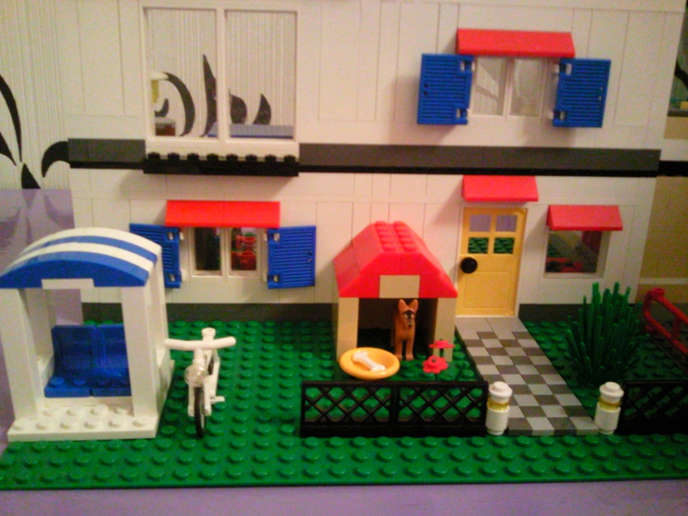 В Lego мы играем.