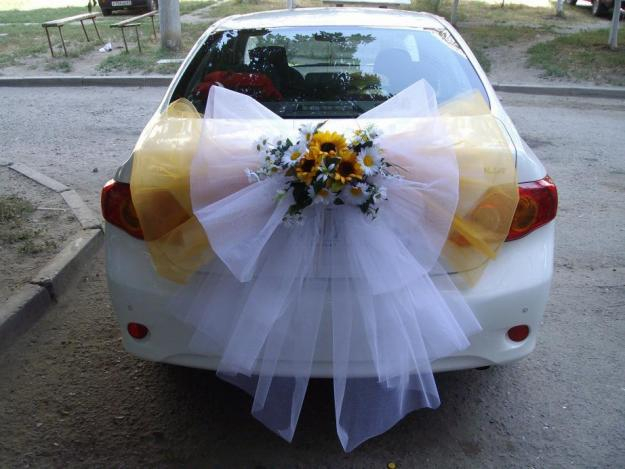 Как украсить свадебную машину?