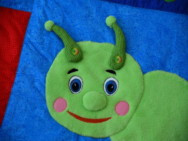 Развивающий коврик Веселая гусеница !!!