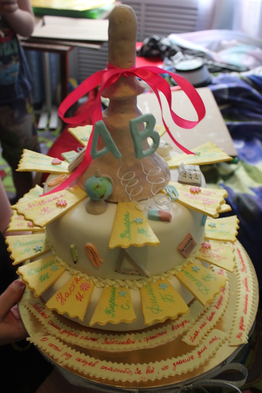 Торт на выпускной -"прощание с начальной школой."