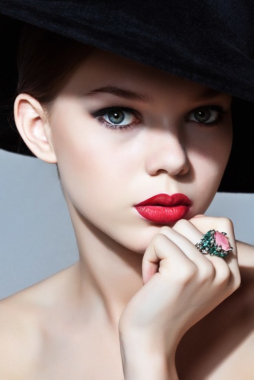 А вы любите красные губы?