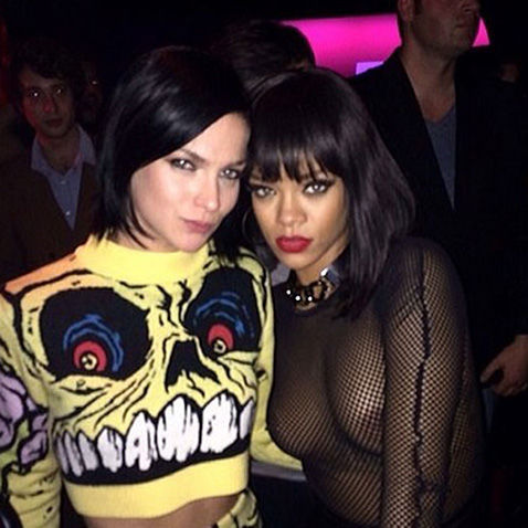 Рианна вышла в свет в прозрачном: звезде нечего скрывать!