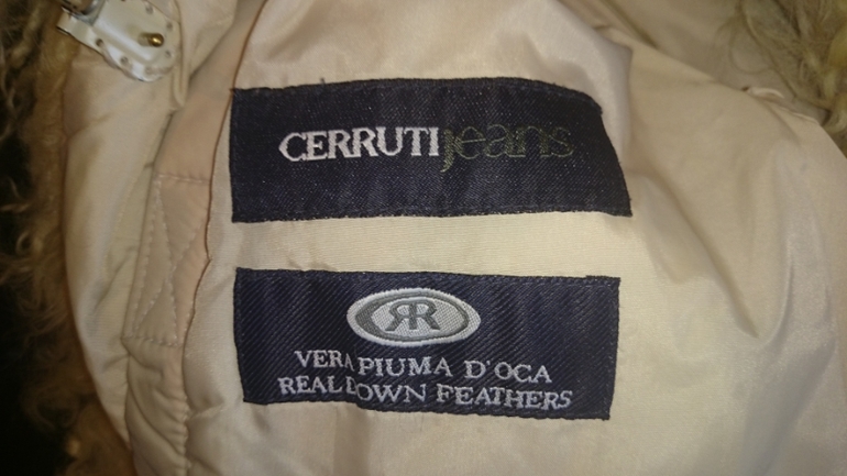 Верхняя одежда брендовая.