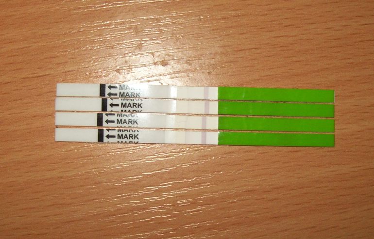 Зависит ли яркость тестовой полосочки от близости овуляции?