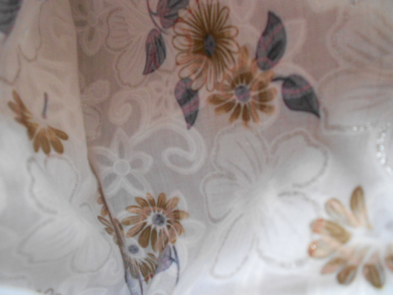 добавила цветочки на шапки, новая шапочка и косметичка .