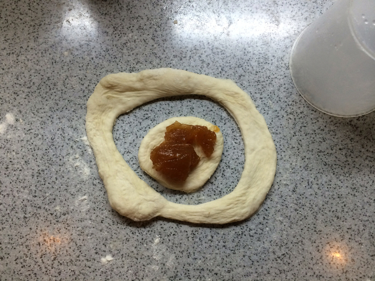 Ватрушки с яблочным джемом