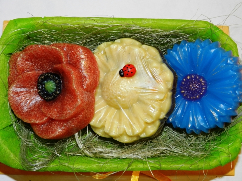 "Летнее настроение" - мыло из основы