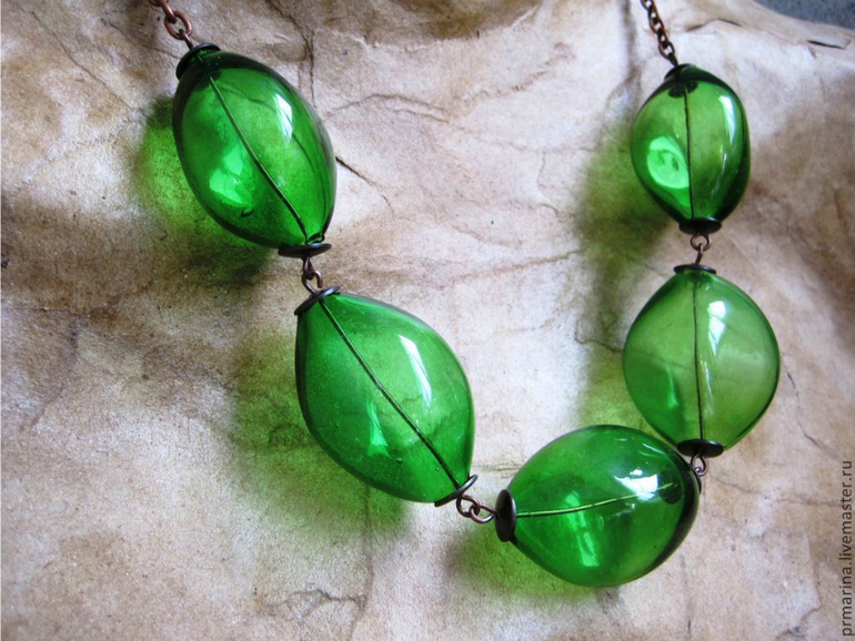 Колье из крупных стеклянных пузырей