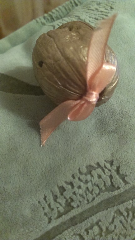 Мне сегодня подарили орешек с предсказанием)))))))