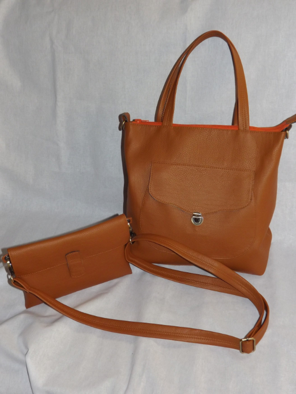 Сумка рыжая.