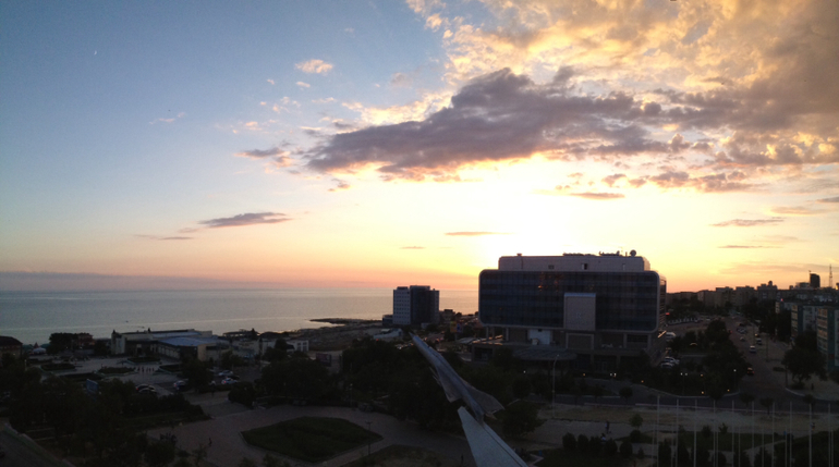 А за окном...