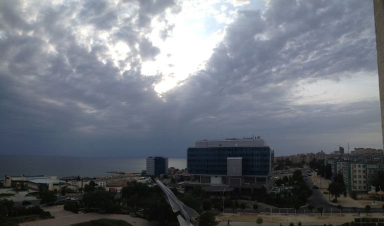 А за окном...