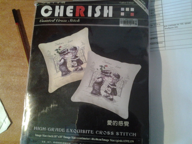 Хомячок обживает норку