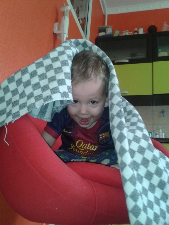 Прям прилип с рождения