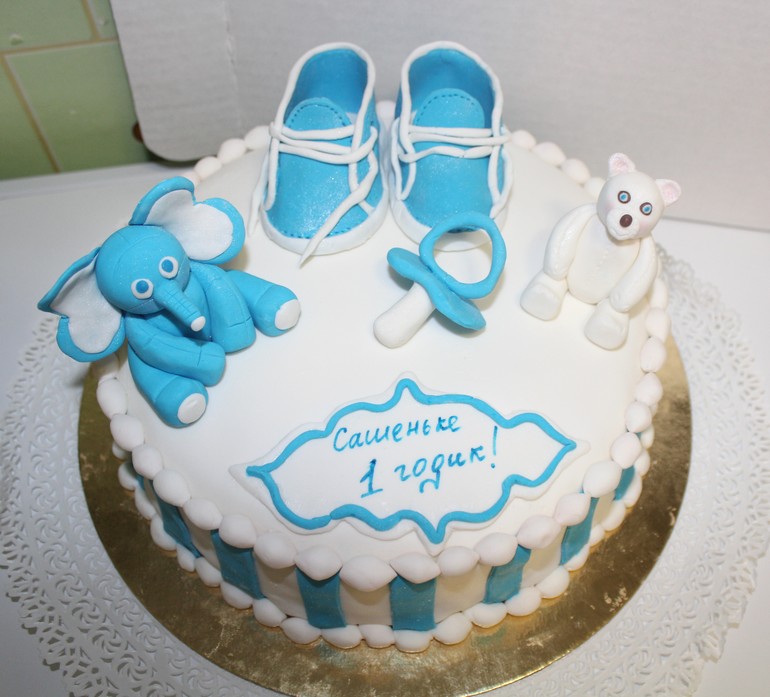 снова тортик и фигурки.