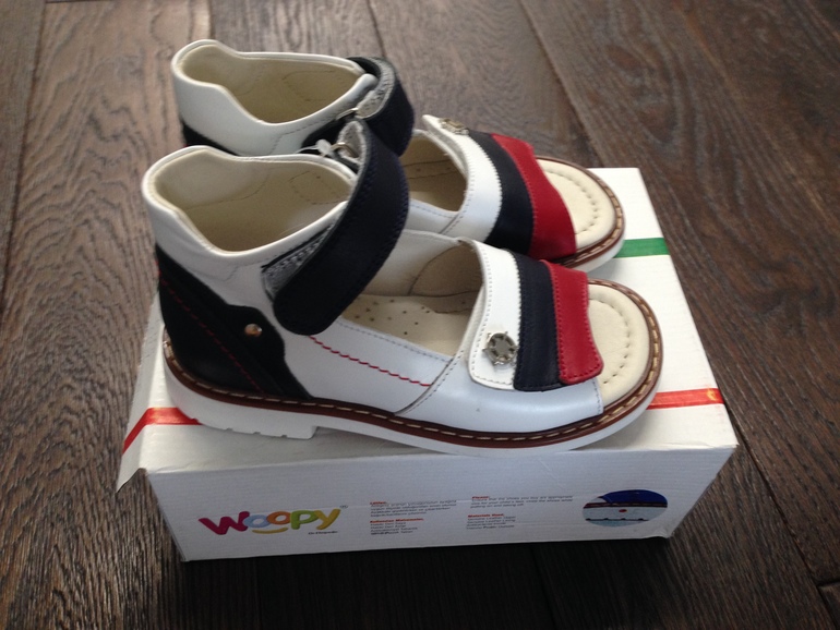 Пристрою сандали для мальчика, новые, 28 размера.