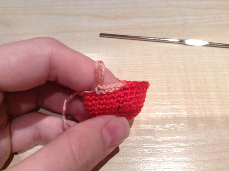 Обвязка яйца от киндера.