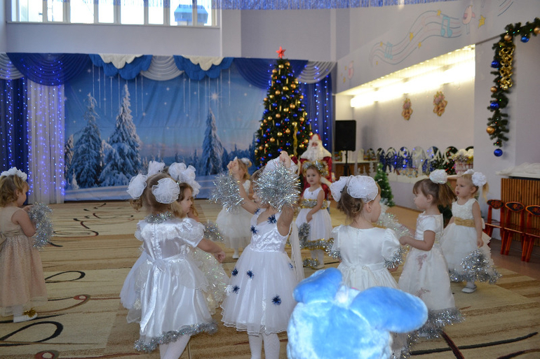НГ в садике. Многофотокмалослов