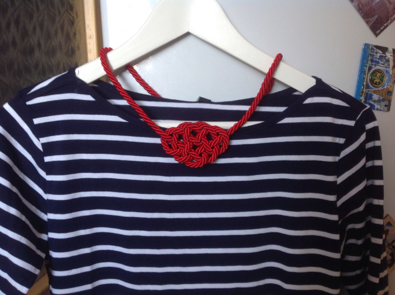 Опять я со своими шнурками и юбкой