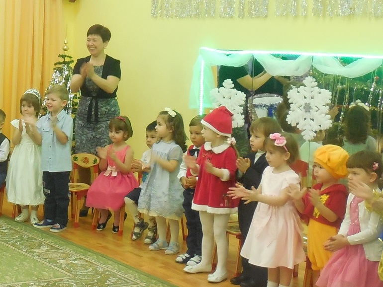 первый утренник у Евы
