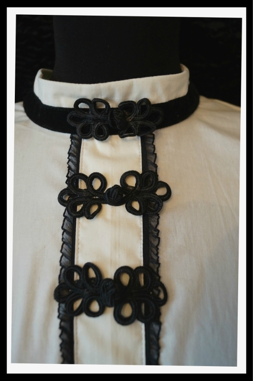 Новое платье цвета топленого молока.