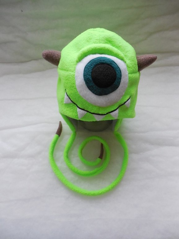 Шапки, шапочки... Шапок много, детей у меня мало - забирайте лишнее)