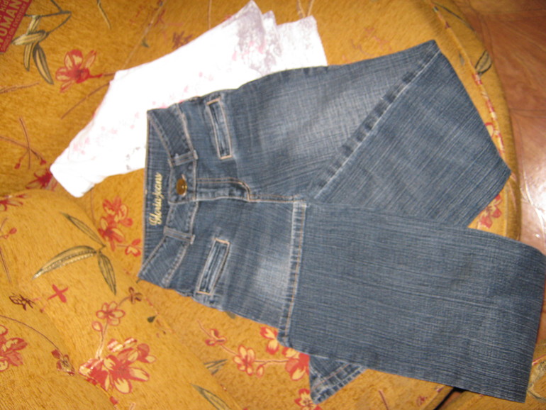 Джинсы+кофточка (кофточка фирмы " Kikstar" на рост 122см)(джинсы "Gloria Jeans" размер 36\146) - 150 руб.