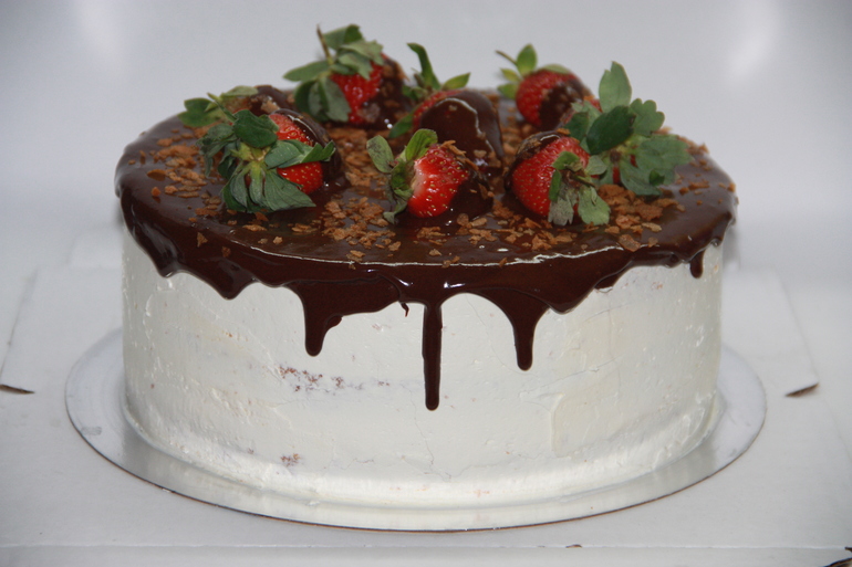 С клубничкой.