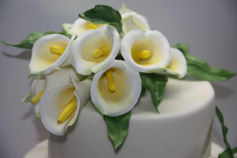 Торт с каллами на юбилей.