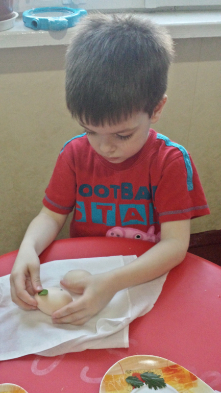 Мкласс от Миши и Ефима по окрашиванию яиц)))