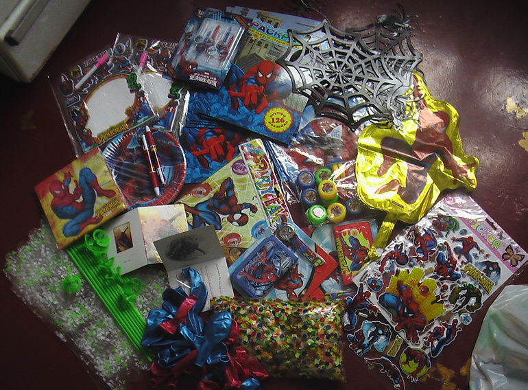 Подготовка нашего дня рождения в стиле человек паук.