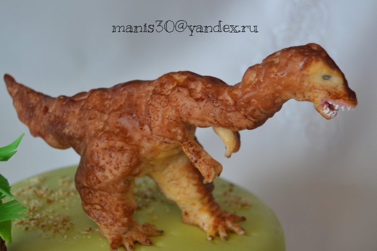 торт с динозавром