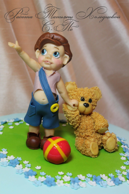 Малыш с мишуткой