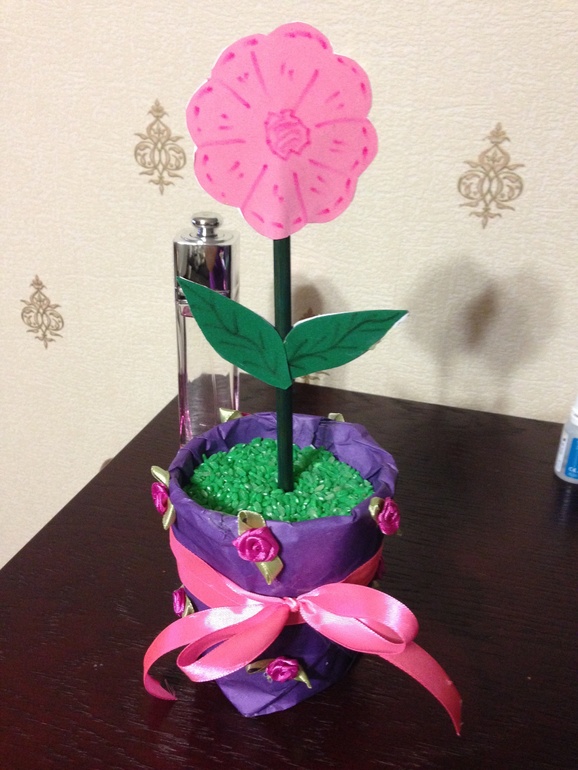 А мы сегодня с сыном делали поделку в сад к 8 марта. (4 года)