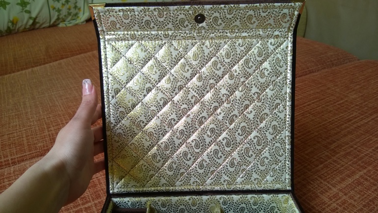 Шкатулка для ювелирных украшений