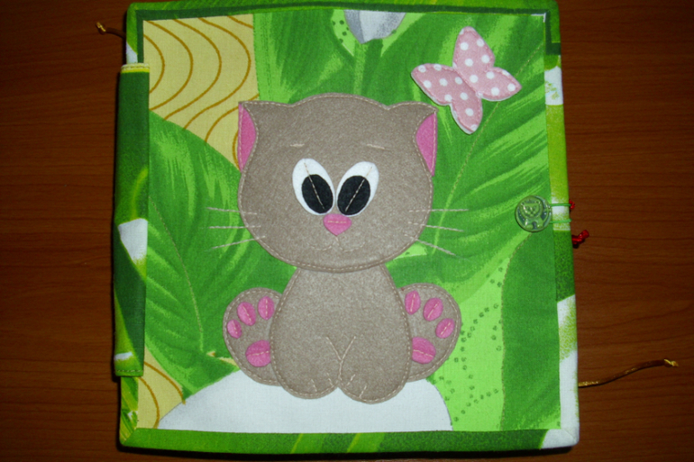 Развивающая книжка с котиком