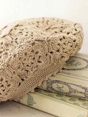 берет на девочку весенний