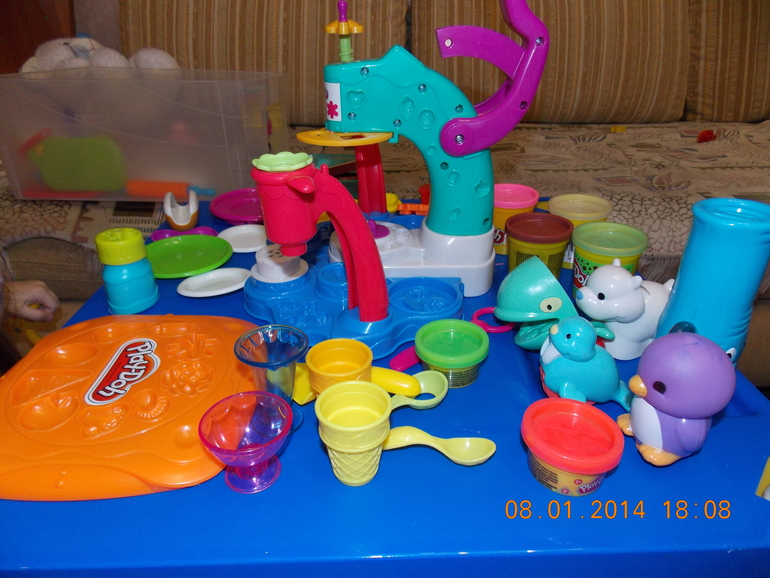 Игрушки, которые дочуне принес Дедушка Мороз!!!