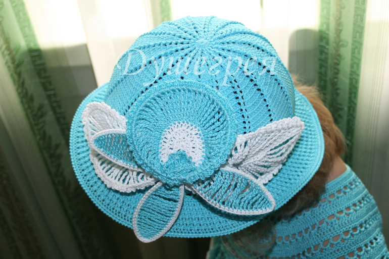 "Озорной колокольчик" со шляпкой