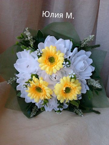 Два ручных букета.