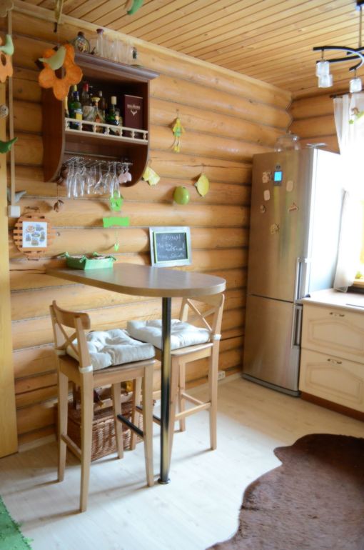 Кухня в деревянном доме.