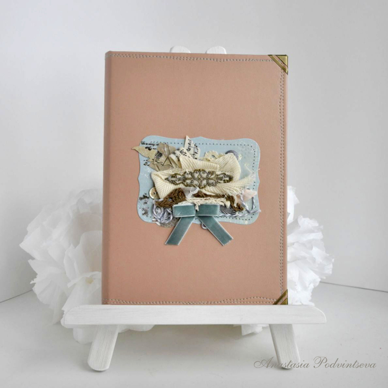 Шкатулка для маминых сокровищ и блокнот.
