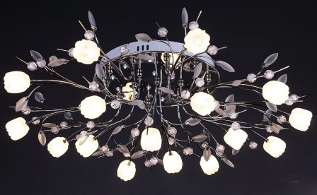 Освещение в комнате с полуэркером