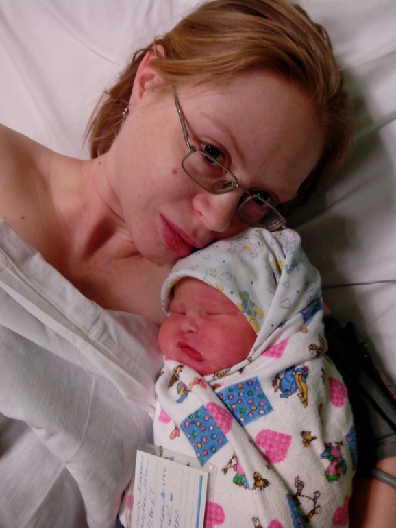 4 день: Первое фото малыша (сразу после родов, если есть).