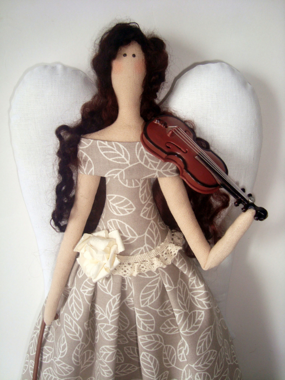 Ангел для юной скрипачки 2