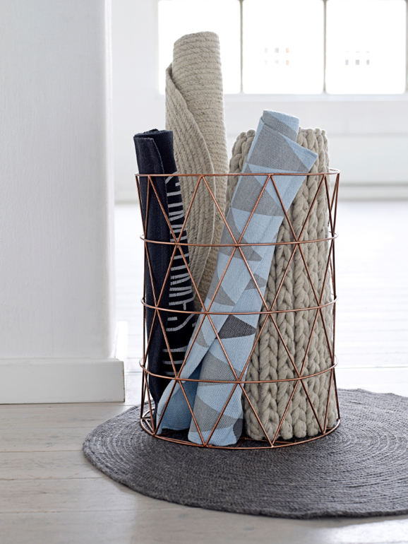 Готовь сани летом